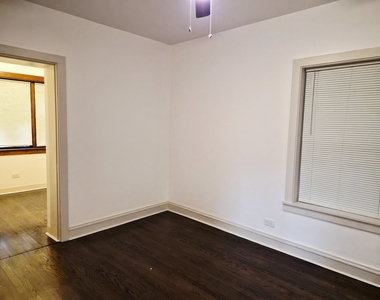 7826 S Bennett Avenue - Photo Thumbnail 11