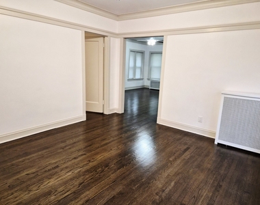 7826 S Bennett Avenue - Photo Thumbnail 5