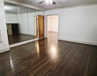 7826 S Bennett Avenue - Photo Thumbnail 3