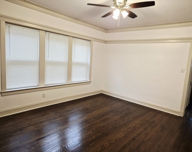 7826 S Bennett Avenue - Photo Thumbnail 4