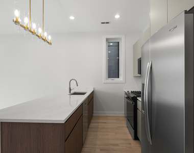 428 E 50th Place - Photo Thumbnail 5