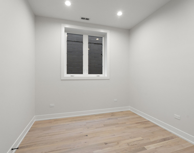 428 E 50th Place - Photo Thumbnail 11