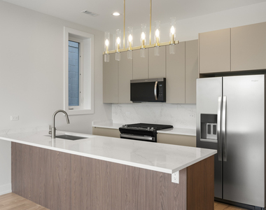 428 E 50th Place - Photo Thumbnail 2