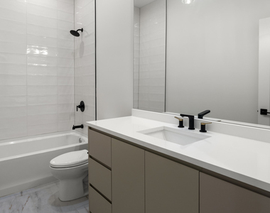 428 E 50th Place - Photo Thumbnail 14