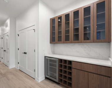428 E 50th Place - Photo Thumbnail 7