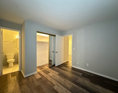 4543 N Dover Street - Photo Thumbnail 16