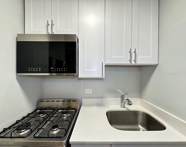 4543 N Dover Street - Photo Thumbnail 2