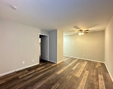 4543 N Dover Street - Photo Thumbnail 8
