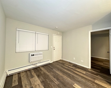 4543 N Dover Street - Photo Thumbnail 12