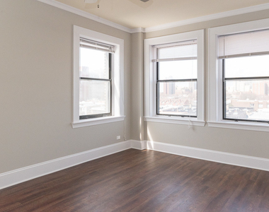 817 W Lakeside Place - Photo Thumbnail 4