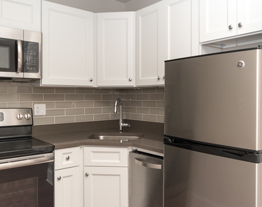 817 W Lakeside Place - Photo Thumbnail 2