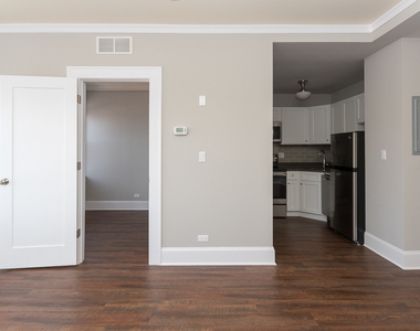 817 W Lakeside Place - Photo Thumbnail 7