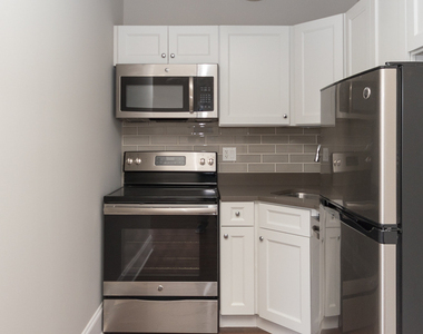 817 W Lakeside Place - Photo Thumbnail 1