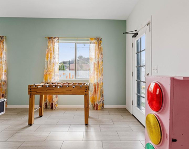 1101 E Ruth Avenue - Photo Thumbnail 8