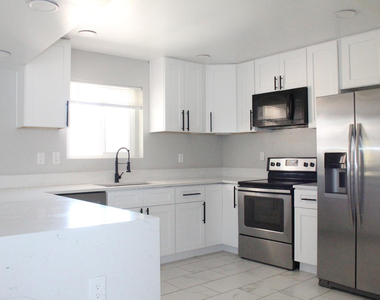 3932 W Griswold Road - Photo Thumbnail 5