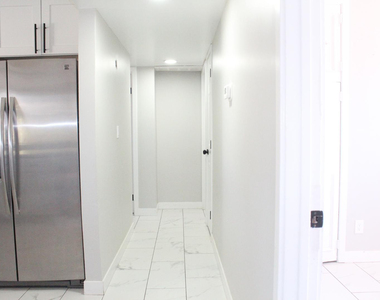 3932 W Griswold Road - Photo Thumbnail 7