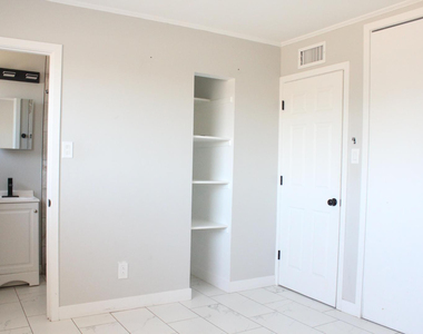 3932 W Griswold Road - Photo Thumbnail 12