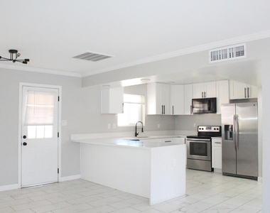 3932 W Griswold Road - Photo Thumbnail 3
