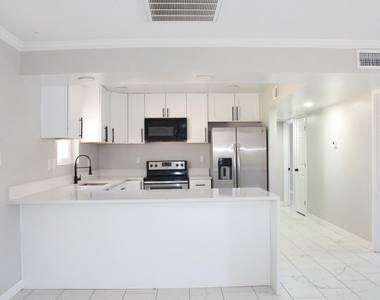 3932 W Griswold Road - Photo Thumbnail 4