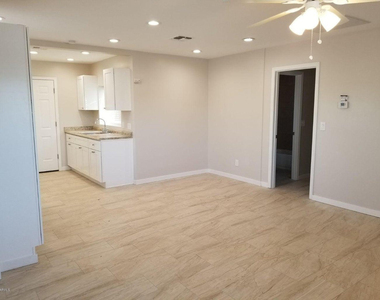 206 E Jones Avenue - Photo Thumbnail 13