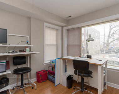 5210 N Sawyer Avenue - Photo Thumbnail 4