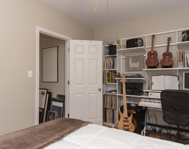 5210 N Sawyer Avenue - Photo Thumbnail 8
