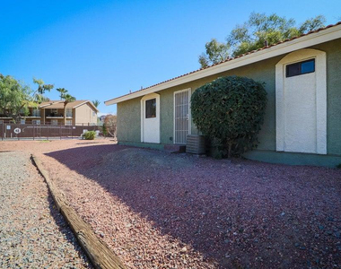1336 E Mountain View Road - Photo Thumbnail 11