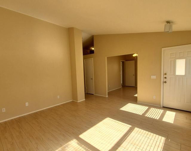 4739 E Desert Wind Drive - Photo Thumbnail 6