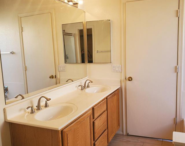 4739 E Desert Wind Drive - Photo Thumbnail 7