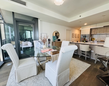 211 N Harbor Drive - Photo Thumbnail 5