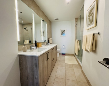 211 N Harbor Drive - Photo Thumbnail 7