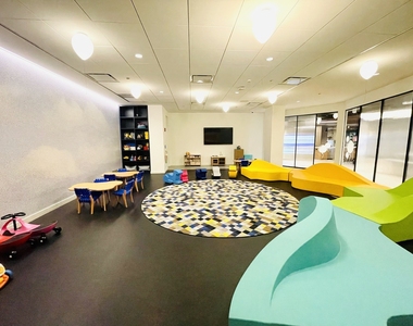 211 N Harbor Drive - Photo Thumbnail 14