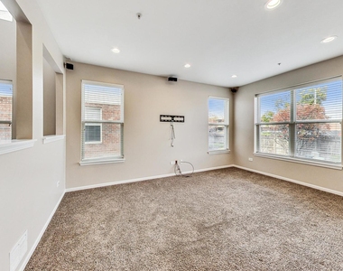1686 Buckingham Drive - Photo Thumbnail 11