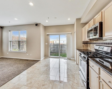 1686 Buckingham Drive - Photo Thumbnail 10
