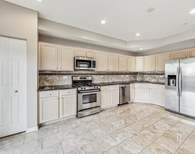1686 Buckingham Drive - Photo Thumbnail 8