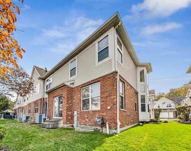 1686 Buckingham Drive - Photo Thumbnail 37
