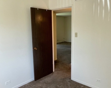 4925 W 109th Street - Photo Thumbnail 6