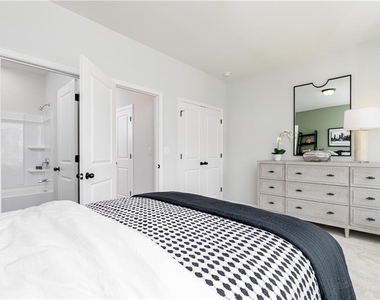 1422 Creekside Circle - Photo Thumbnail 14
