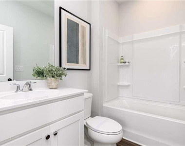 1422 Creekside Circle - Photo Thumbnail 16