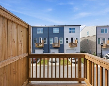 1422 Creekside Circle - Photo Thumbnail 26