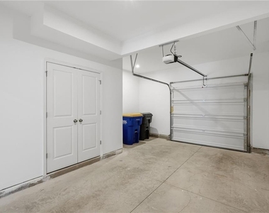 1422 Creekside Circle - Photo Thumbnail 25