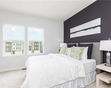 1422 Creekside Circle - Photo Thumbnail 5