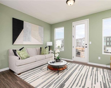 1422 Creekside Circle - Photo Thumbnail 3