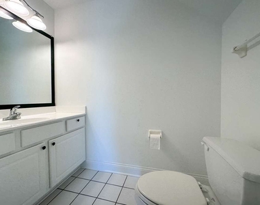 11 Foxcroft Road - Photo Thumbnail 4