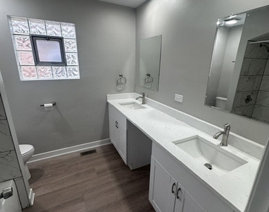 6009 S Kolin Avenue - Photo Thumbnail 9