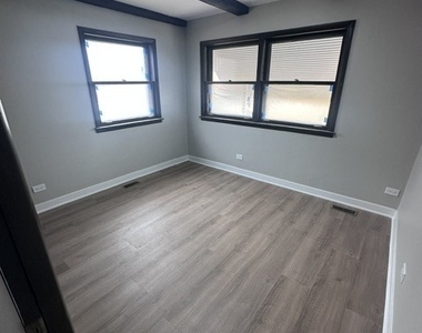 6009 S Kolin Avenue - Photo Thumbnail 7