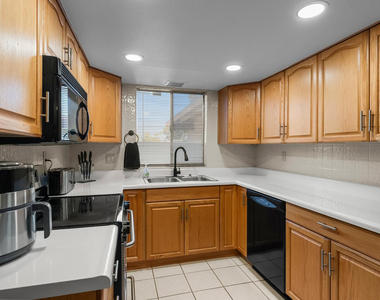 2355 W Voltaire Avenue - Photo Thumbnail 4
