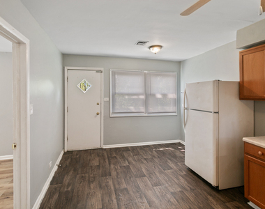 444 Hickory Street - Photo Thumbnail 5