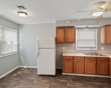 444 Hickory Street - Photo Thumbnail 3