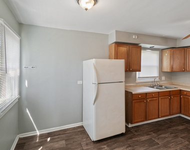 444 Hickory Street - Photo Thumbnail 4
